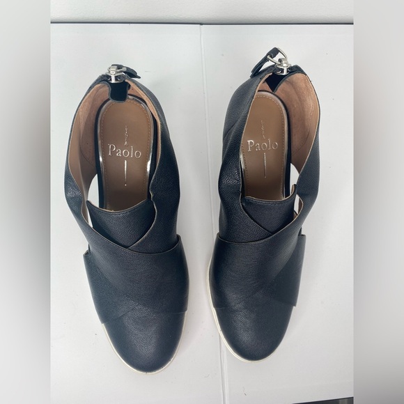 Paola Black/White Shows - Picture 3 of 15